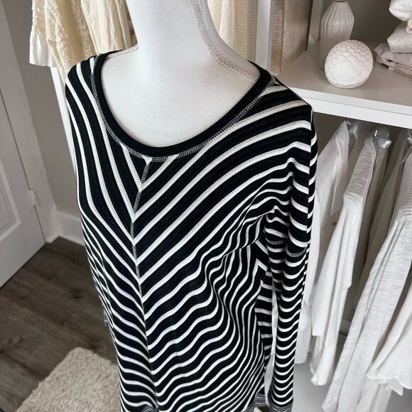 Cable & Gauge women’s size small, black & white tunic scoop neck top #1723 - Picture 8 of 8